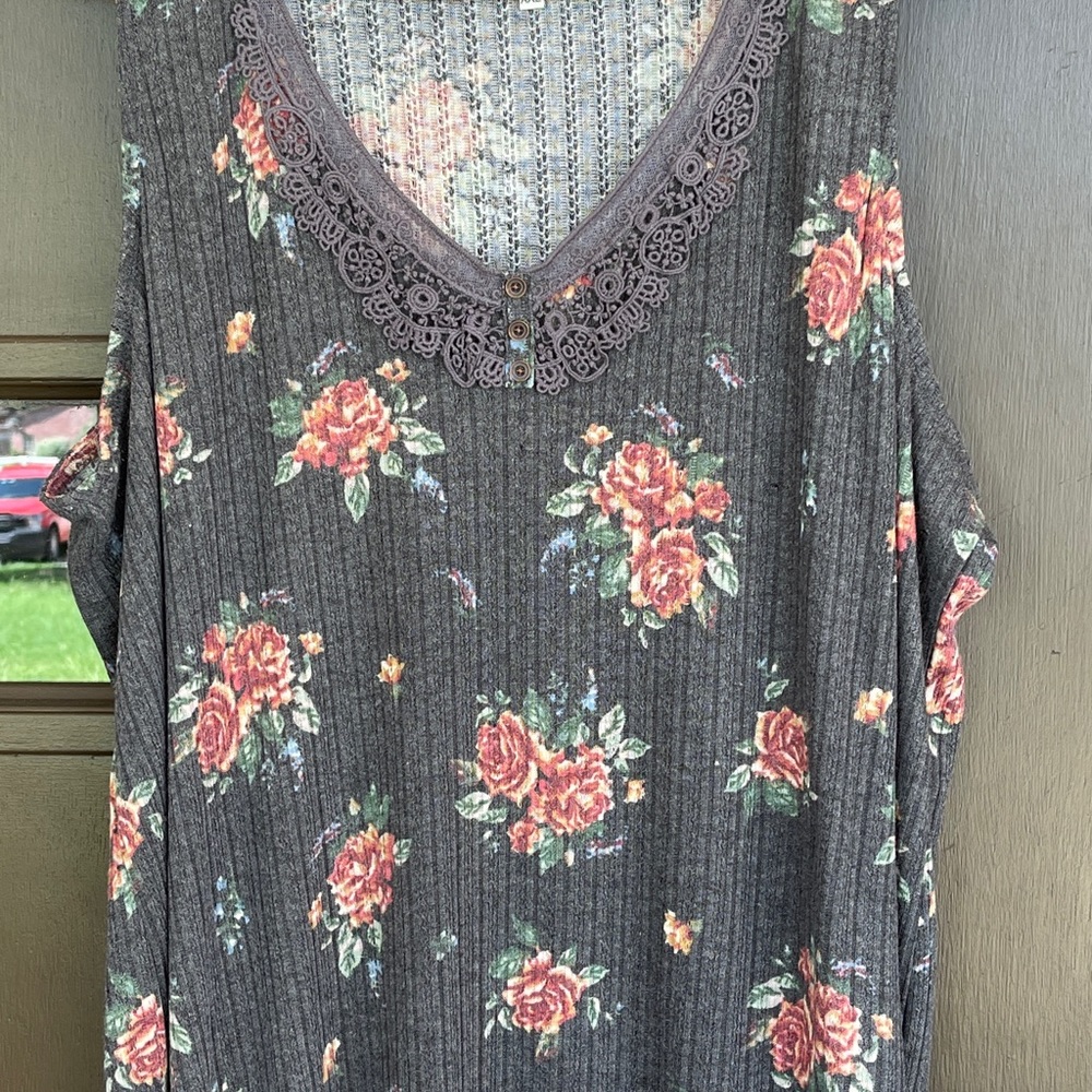 Woman’s V-Neck Tank Top - Size XL